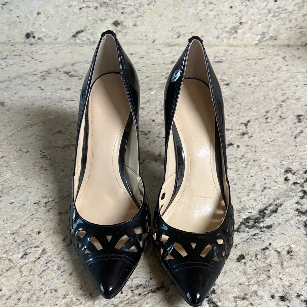 These 4 inch heel is made by Calvin Klein. They are size 8M.